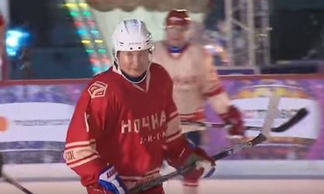 Τις ικανότητές του στο χόκεϊ έδειξε ο Ρώσος πρόεδρος (βίντεο)